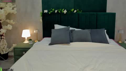 Melanie online show from November 24, 1:05 am