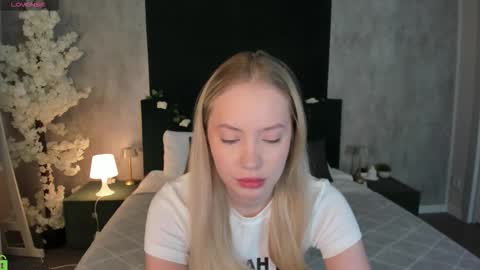 Melanie online show from December 15, 12:37 am