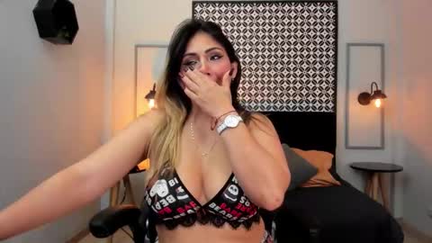 Snapshot of melanie_silver_ chatting on October 17, 2:19 pm Melanie online show from October 17, 2:19 pm