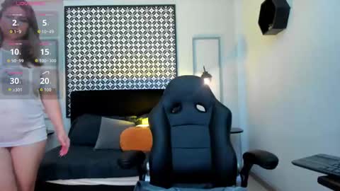 Snapshot of melanie_silver_ chatting on November 11, 9:37 pm Melanie online show from November 11, 9:37 pm