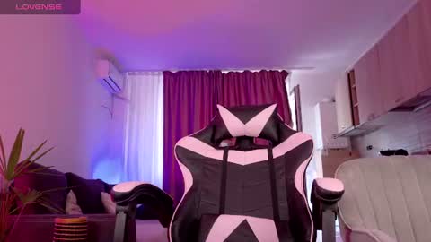 Snapshot of melanie_way chatting on July 8, 1:04 pm melanie_way online show from July 8, 1:04 pm