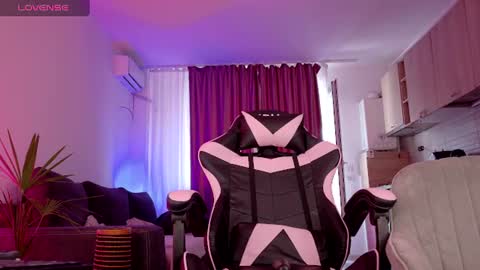 Snapshot of melanie_way chatting on July 15, 2:33 pm melanie_way online show from July 15, 2:33 pm
