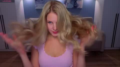 Melanie Bennett online show from April 23, 9:08 am