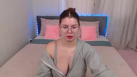 Melanie online show from November 23, 5:07 am