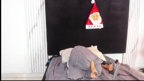 Melaniecooper online show from December 16, 9:09 pm