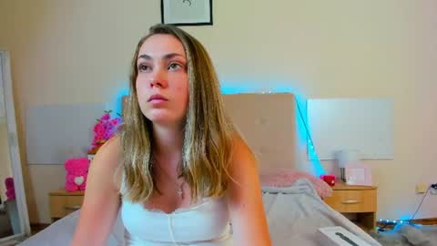 Snapshot of melaniecutys chatting on July 20, 10:39 am Melania online show from July 20, 10:39 am