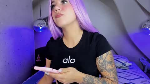 Melanie Roux online show from January 22, 11:56 am