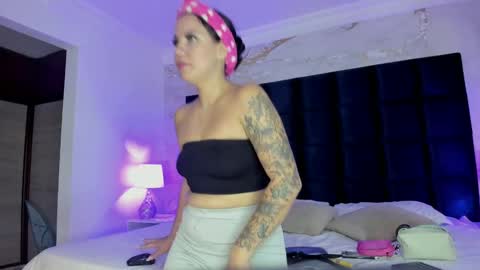 Melanie Roux online show from September 27, 7:19 pm