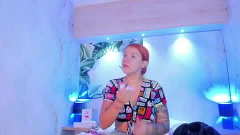 Melanie Roux online show from April 23, 7:49 pm