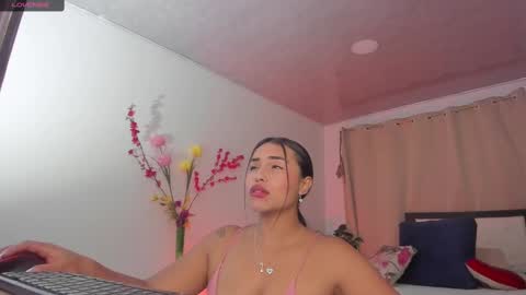 melaniie_roussel online show from February 18, 12:37 am