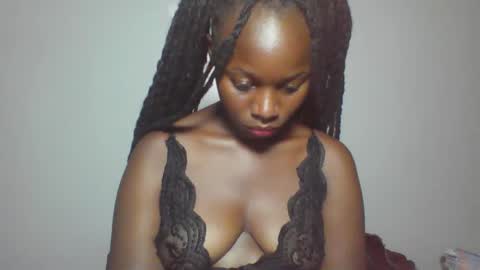 Snapshot of melanin_sassy96 chatting on January 11, 1:37 am bad lil shawry online show from January 11, 1:37 am