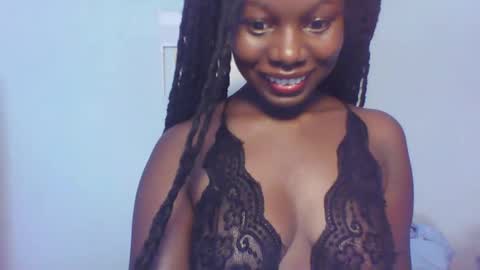 Snapshot of melanin_sassy96 chatting on January 11, 8:00 am bad lil shawry online show from January 11, 8:00 am
