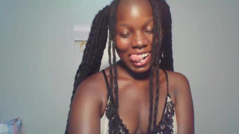 Snapshot of melanin_sassy96 chatting on January 14, 12:00 am bad lil shawry online show from January 14, 12:00 am