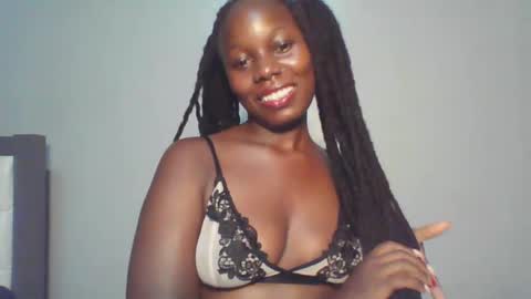 Snapshot of melanin_sassy96 chatting on January 15, 1:23 am bad lil shawry online show from January 15, 1:23 am