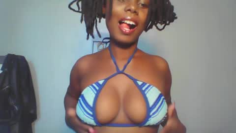 Snapshot of melanin_sassy96 chatting on January 26, 1:58 pm bad lil shawry online show from January 26, 1:58 pm
