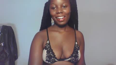 Snapshot of melanin_sassy96 chatting on January 27, 11:00 am bad lil shawry online show from January 27, 11:00 am