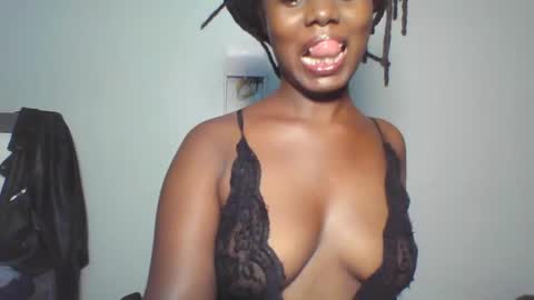 Snapshot of melanin_sassy96 chatting on January 27, 9:00 pm bad lil shawry online show from January 27, 9:00 pm