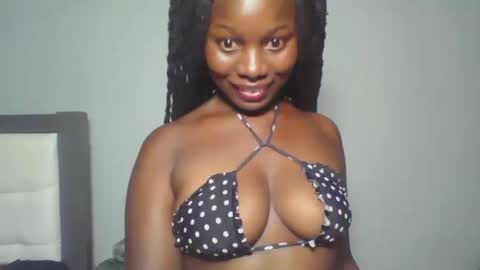 Snapshot of melanin_sassy96 chatting on February 3, 4:25 am bad lil shawry online show from February 3, 4:25 am