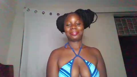 Snapshot of melanin_sassy96 chatting on February 13, 1:40 am bad lil shawry online show from February 13, 1:40 am