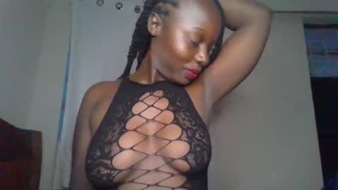 Snapshot of melanin_sassy96 chatting on February 15, 4:01 pm bad lil shawry online show from February 15, 4:01 pm