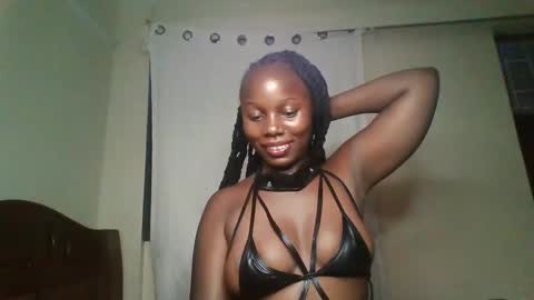 Snapshot of melanin_sassy96 chatting on February 19, 10:31 pm bad lil shawry online show from February 19, 10:31 pm