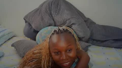 Snapshot of melanin_sassy96 chatting on September 19, 7:10 am bad lil shawry online show from September 19, 7:10 am