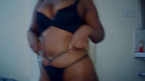 Snapshot of melanin_sassy96 chatting on October 6, 7:17 am bad lil shawry online show from October 6, 7:17 am