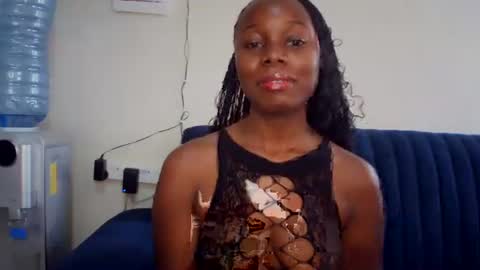 Snapshot of melanin_sassy96 chatting on November 17, 6:52 am bad lil shawry online show from November 17, 6:52 am