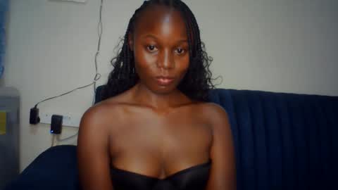 Snapshot of melanin_sassy96 chatting on November 24, 8:08 pm bad lil shawry online show from November 24, 8:08 pm