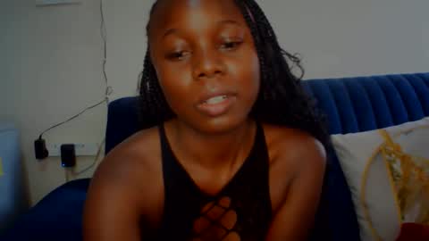 Snapshot of melanin_sassy96 chatting on December 2, 6:52 am bad lil shawry online show from December 2, 6:52 am