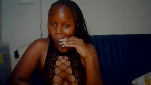 Snapshot of melanin_sassy96 chatting on December 2, 7:53 pm bad lil shawry online show from December 2, 7:53 pm