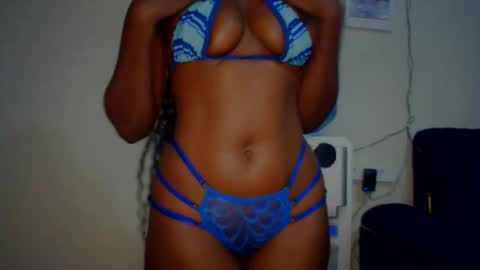 Snapshot of melanin_sassy96 chatting on December 14, 3:12 am bad lil shawry online show from December 14, 3:12 am