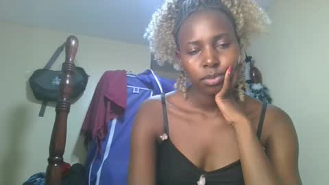 Snapshot of melaninblue chatting on May 28, 2:58 pm melaninblue online show from May 28, 2:58 pm