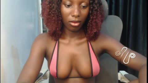 Snapshot of melanine_floral chatting on April 6, 7:59 pm Praiz online show from April 6, 7:59 pm