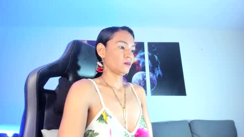 melannia_hills online show from February 1, 7:05 am