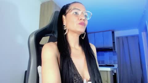 melannia_hills online show from March 11, 1:23 pm