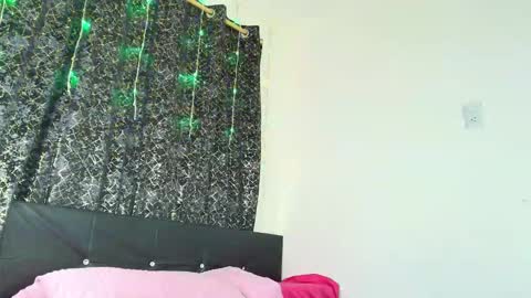 melannia_hills online show from September 19, 7:21 am