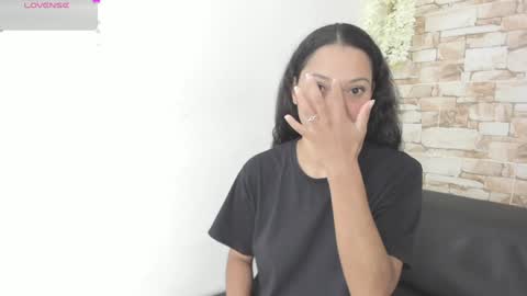 melannie roses online show from January 30, 11:01 am