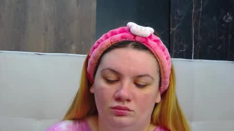 melanniebrown online show from December 16, 7:02 am