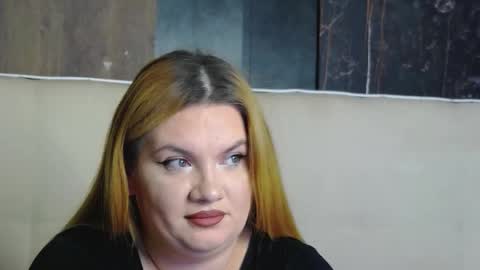 melanniebrown online show from December 22, 7:05 am