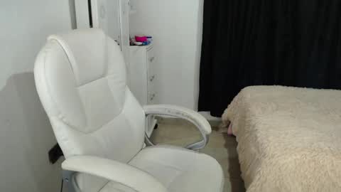 Melannie online show from February 4, 4:50 pm