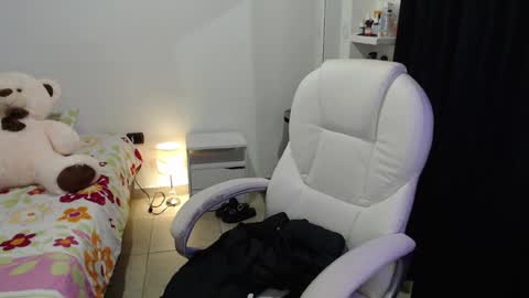 Melannie online show from March 11, 2:54 am