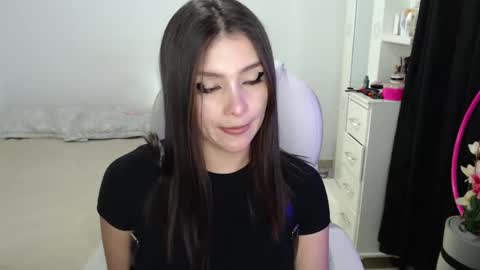 Melannie online show from October 4, 7:01 pm