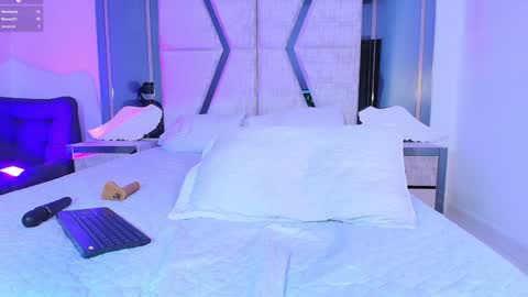 Snapshot of melanny_luv chatting on January 3, 12:43 am MelanyLuv online show from January 3, 12:43 am