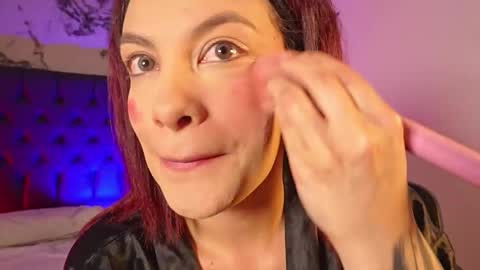 Snapshot of melanny_luv chatting on June 4, 9:43 pm MelanyLuv online show from June 4, 9:43 pm