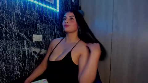 Snapshot of melany_ramirezz chatting on November 7, 4:01 am Melany follower online show from November 7, 4:01 am