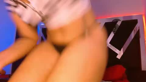 Snapshot of melany_tylor chatting on November 28, 5:54 am melany tylor online show from November 28, 5:54 am