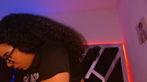 Snapshot of melany_tylor chatting on December 2, 12:43 pm melany tylor online show from December 2, 12:43 pm