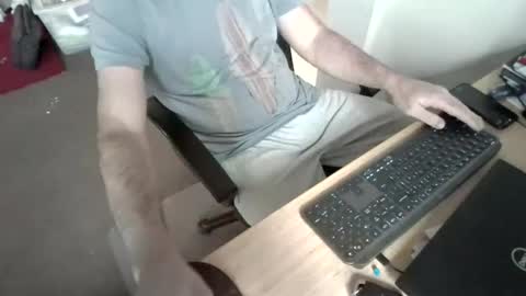 Snapshot of melbguy_075 chatting on April 3, 12:30 am melbguy_075 online show from April 3, 12:30 am