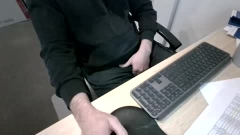 melbguy_075 online show from July 15, 6:51 am